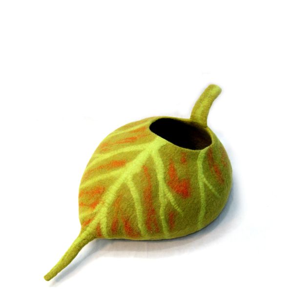 Handmade Felt Leaf design Cat cave - Image 3