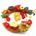 Handmade felt Christmas wreath with charming Christmas ornament design, crafted from 100% natural wool - Image 5