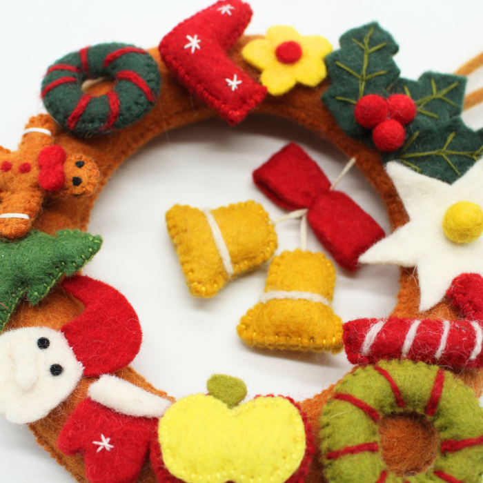 Handmade felt Christmas wreath with charming Christmas ornament design, crafted from 100% natural wool - Image 7