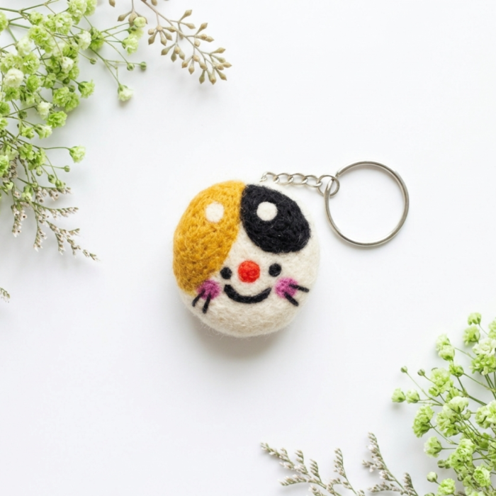 Handmade Felt Cat Face Keychain Crafted from 100% Natural Wool - Image 3